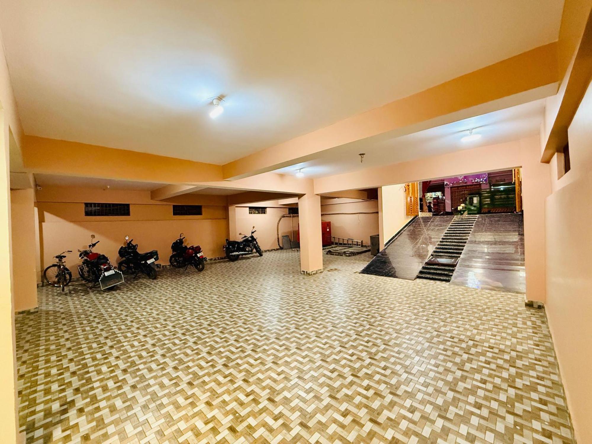 Hotel Golden Crystal Patna  Bagian luar foto