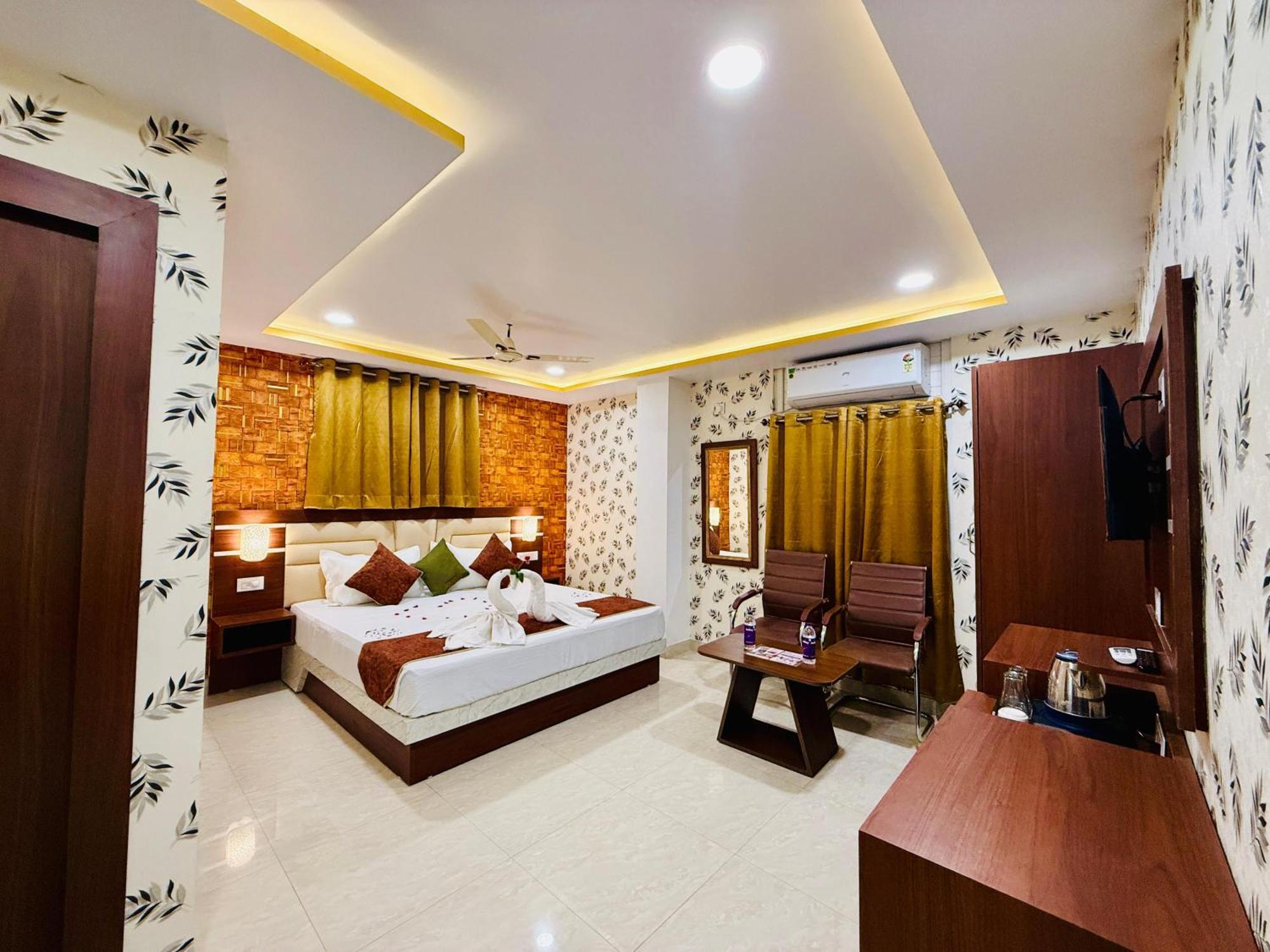Hotel Golden Crystal Patna  Bagian luar foto