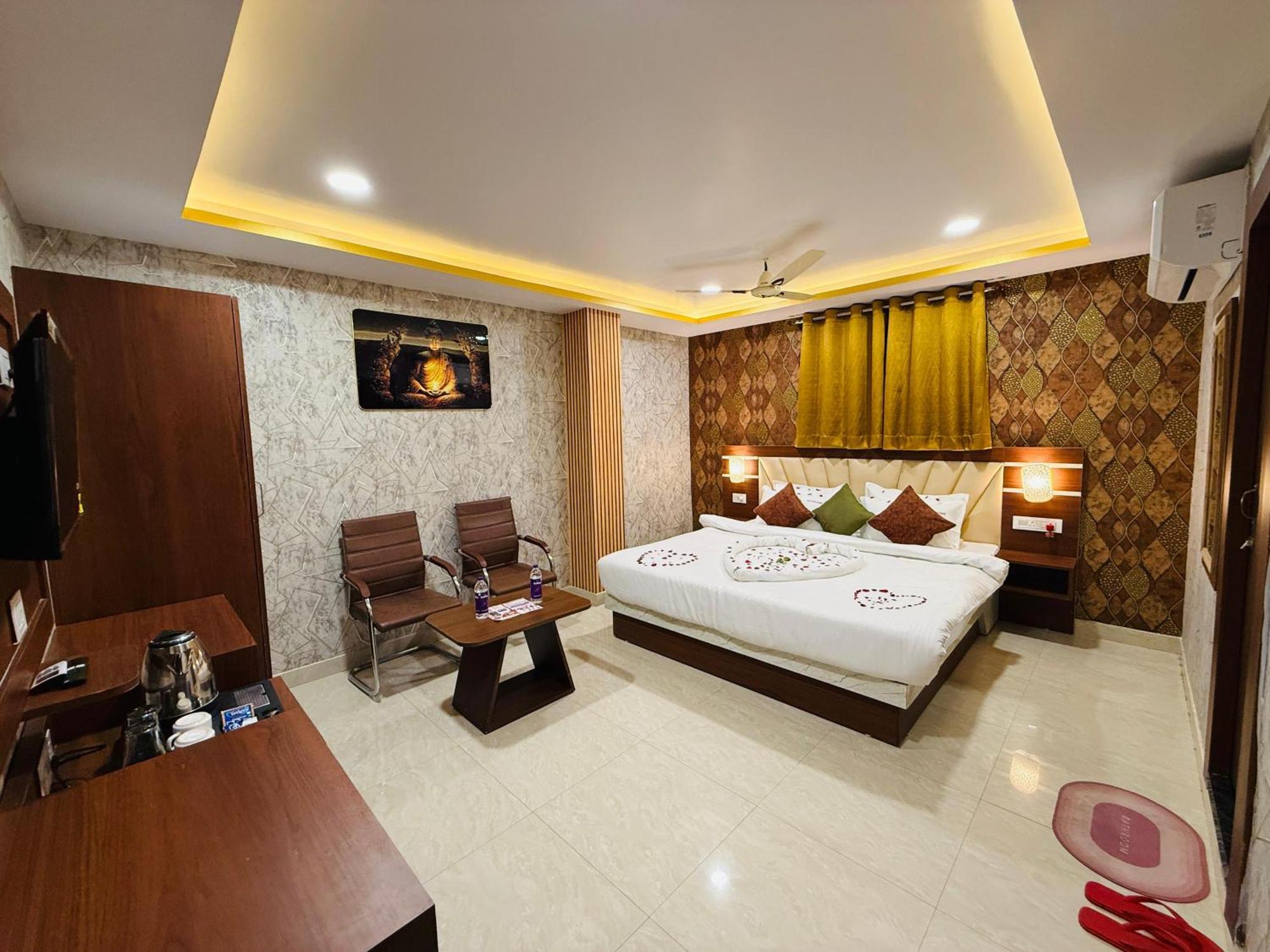 Hotel Golden Crystal Patna  Bagian luar foto